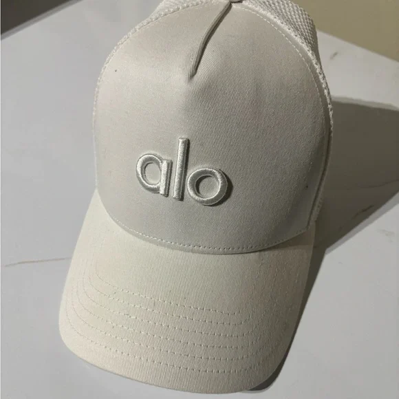 White alo Hat - Picture 1 of 2